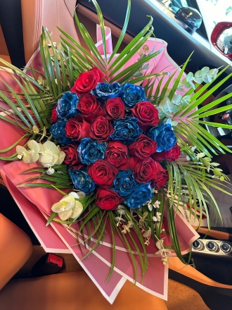 Mavi Kırmızı Gül Buket